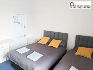 4 Bedroom House at Fern Lodge Preston Serviced Accommodation - Free WiFi & Parking - Preston - 4