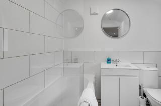 Modern 1bed apartment with parking - 3