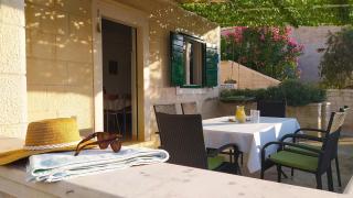 Garden apartment with a View - Postira - 9