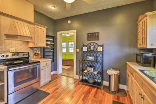 Cozy Damascus Cottage with Porch and Trail Access! - 1