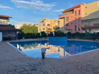 2 Room Family Apartment with Garden View (2 min. away from the Sea) - Nessebar - 1