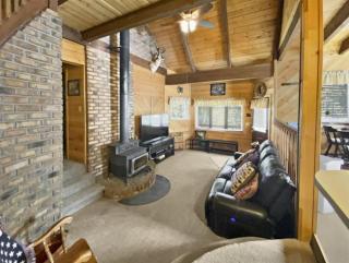 Whispering Pines Getaway - 6