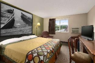 Super 8 by Wyndham Winona MN - 2