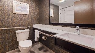 Best Western Plus Landmark Inn - Laconia - 4
