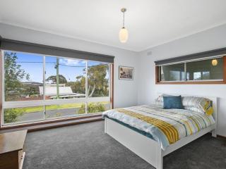 Coastal Comfort 3 Bedroom - Torquay - 0