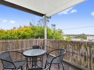 Coastal Comfort 3 Bedroom - Torquay - 1