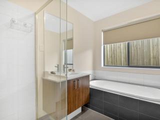 Ocean View Crescent 59 - Torquay - 1
