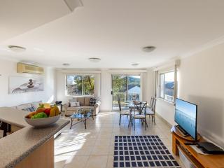 Bay Getaway 1 fantastic Bay Holiday Unit with water views - Shoal Bay - 9