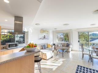 Bay Getaway 1 fantastic Bay Holiday Unit with water views - Shoal Bay - 7