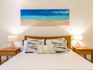 Bay Getaway 1 fantastic Bay Holiday Unit with water views - Shoal Bay - 4