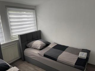 Apartment groß 4 Zimmer 8 Einzelbetten Stellplatz Wifi - Essen - 2