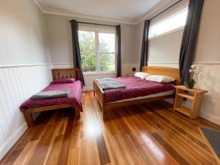 THE GELLI HOUSE-A RESTORED OLD FARM HOUSE - Gellibrand - 2