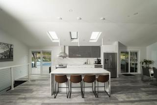 Modern home with a private Heated pool and jacuzzi - 9