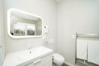 Modern home with a private Heated pool and jacuzzi - Hamden - 1