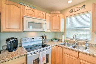Bright Galveston Home Walk to Sea Isle Beach! - Galveston - 1