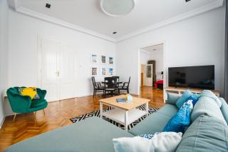 Spacious RiverViews Apartment near Piata Unirii - Oradea - 3