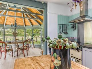 Pretty Three Bedroomed home near the Beach - Pass the Keys - 2