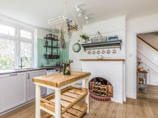 Pretty Three Bedroomed home near the Beach - Pass the Keys - 1