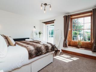 Stunning Large 4 Bed Country House with Hot tub - Pass the Keys - 2