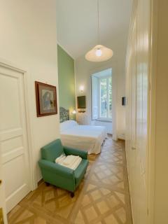 Coco's Apartments - De Vivo Realty - 3