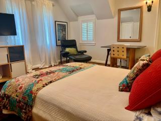 Beautiful airy architect-designed room and brand new private luxe bathroom - Los Angeles - 7