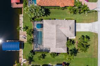 Stunning Outdoor Oasis with Heated Pool, Kayaks & Spa - Villa Cape Sea Esta - Roelens Vacations - Cape Coral - 8