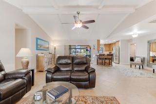 Stunning Outdoor Oasis with Heated Pool, Kayaks & Spa - Villa Cape Sea Esta - Roelens Vacations - Cape Coral - 3