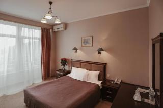 Готель Дніпро Dnipro Hotel - 4