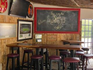 La Moor Country Venue & Eatery - 2