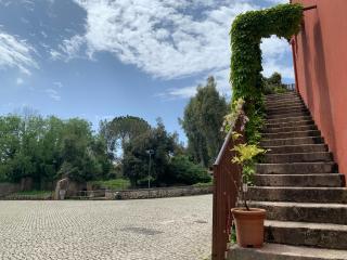 Casette rosse nel borgo medievale di Fossanova - Latina - 2