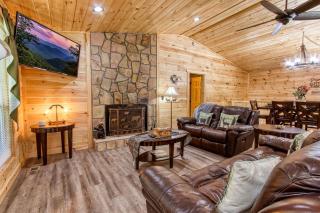 Hidden Retreat, Hot Tub, Pool Table, 1089 FREE tickets each paid day, Dollywood and More - 9