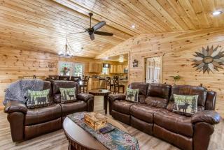Hidden Retreat, Hot Tub, Pool Table, 1089 FREE tickets each paid day, Dollywood and More - 8