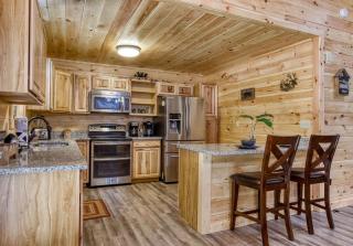 Hidden Retreat, Hot Tub, Pool Table, 1089 FREE tickets each paid day, Dollywood and More - 2