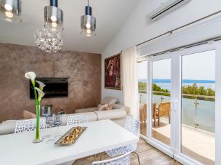 Sea Sparkle 2 Luxury Apartment - 4