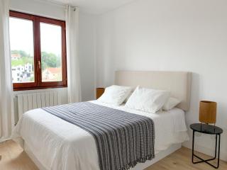 ACOGEDOR APARTAMENTO CON TERRAZA Y PARKING Publico EN COMILLAS - Comillas - 3