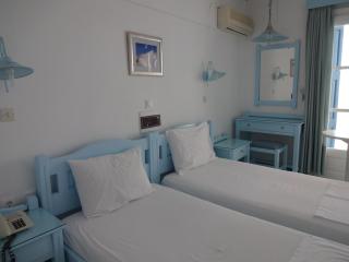 Remezzo Hotel & Studios - 6