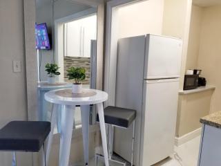 Glam Private Studio 4 Miles from Beach - 4
