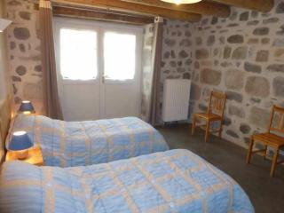 Gîte charmant pour 8 pers à Rauret avec cheminée, terrasse et accès "Tourisme et Handicap" - FR-1-582-186 - Rauret - 2