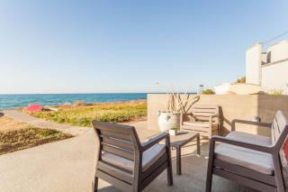 Grey Beachfront Apartment - Kokkíni Khánion - 7