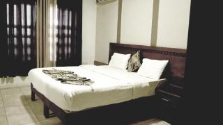 Al Fawanes Hotel Apartments - 9