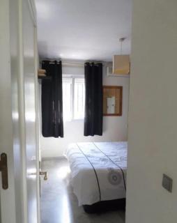 Modern 2 bedroom Penthouse with huge private roof top terrace,free parking and free WIFI - 2