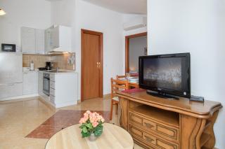 Apartments Flora - 1