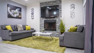 6 BR Big Dallas Home w HOT TUB , FIRE PIT & Basketballhoop - 5