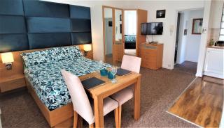 A Beautiful Apartment with Stunning Sea Views & Private Balcony - 5