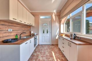 Teuta Apartments - a beach and a sea view - Peroj - 5