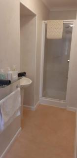 The Eversley B&B - 4