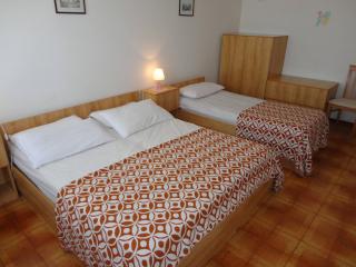 Cozy flat with shared outdoor pool - 3