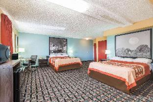 Super 8 by Wyndham Henderson North East Denver - 8