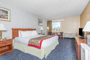 Ramada by Wyndham Strasburg - Shenandoah Valley - 8