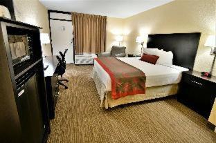 Ramada by Wyndham Jacksonville Hotel & Conference Center - 3